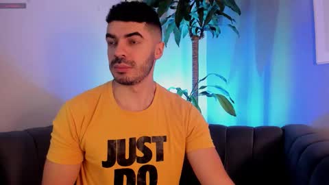 Snapshot of axelthompsom chatting on 14, 12, 2025 Axel Thompsom online show from 14, 12, 2025