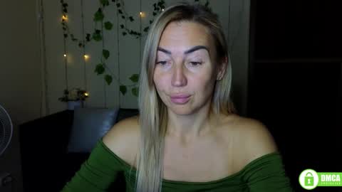 Snapshot of ay_kiss_jully chatting on 3, 10, 2025 Jully online show from 3, 10, 2025