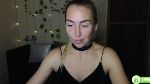 Snapshot of ay_kiss_jully chatting on 11, 10, 2025 Jully online show from 11, 10, 2025