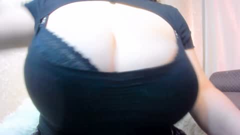 Aya Moon online show from 4, 2, 2025