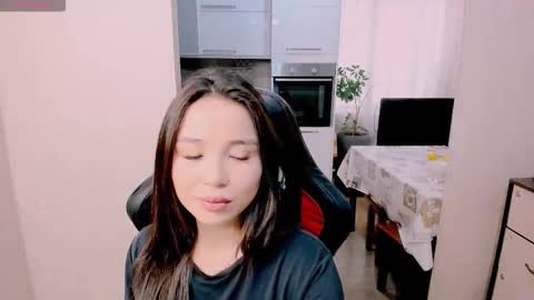 Aya Moon online show from 4, 11, 2025