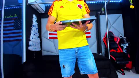 Ayden Miller online show from 31, 12, 2024