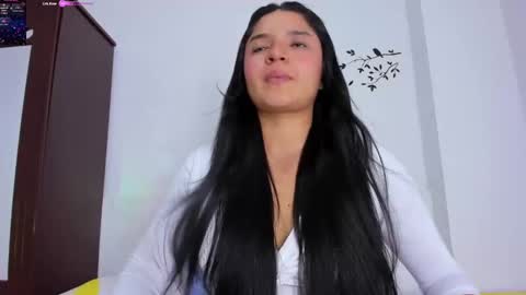 Snapshot of ayheleen_sexygirl3 chatting on 6, 10, 2025 Mariana online show from 6, 10, 2025