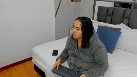 Snapshot of ayla_martinez chatting on 6, 1, 2025 Ayla online show from 6, 1, 2025