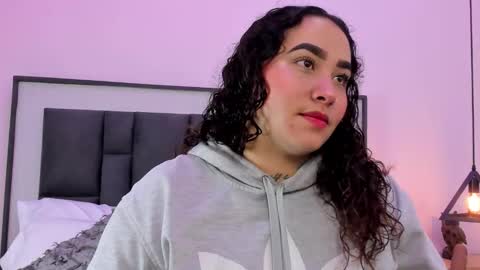 Snapshot of ayla_martinez chatting on 18, 10, 2025 Ayla online show from 18, 10, 2025