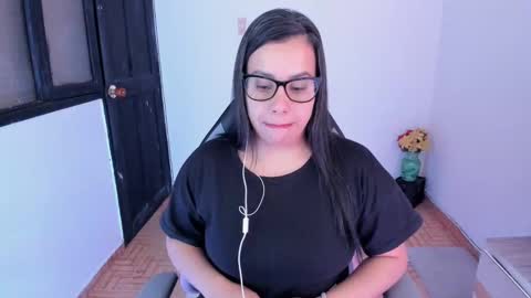 SandyMODELINDEPENDIENT online show from 2, 2, 2025