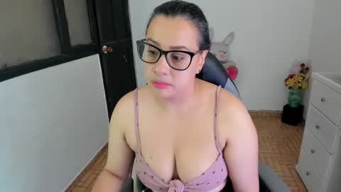 SandyMODELINDEPENDIENT online show from 5, 11, 2025