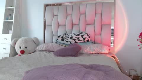 Snapshot of ayleen_m chatting on 27, 11, 2025 AYLEEN online show from 27, 11, 2025