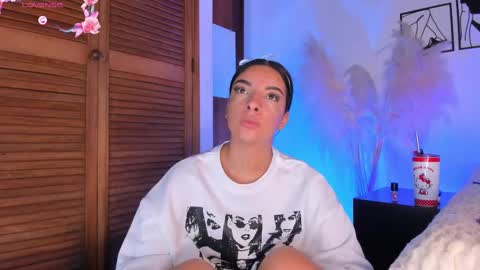 Snapshot of aylinnzambrano_ chatting on 1, 10, 2025 Aylin online show from 1, 10, 2025