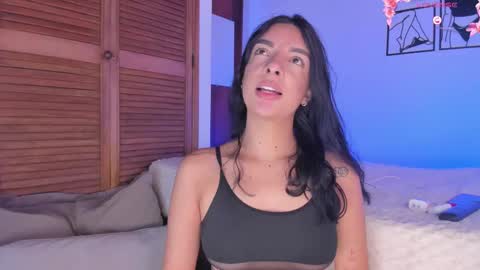 Snapshot of aylinnzambrano_ chatting on 12, 10, 2025 Aylin online show from 12, 10, 2025