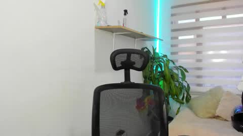 Snapshot of aysha_winxx chatting on 15, 10, 2025 aysha_winxx online show from 15, 10, 2025