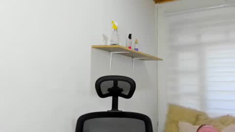 Snapshot of aysha_winxx chatting on 17, 10, 2025 aysha_winxx online show from 17, 10, 2025