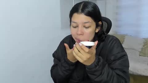 Snapshot of aysha_winxx chatting on 23, 10, 2025 aysha_winxx online show from 23, 10, 2025