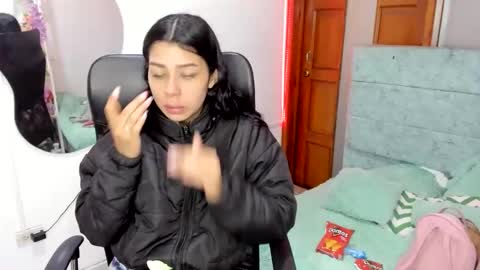 Snapshot of aysha_winxx chatting on 6, 11, 2025 aysha_winxx online show from 6, 11, 2025