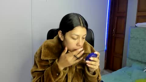 Snapshot of aysha_winxx chatting on 26, 11, 2025 aysha_winxx online show from 26, 11, 2025