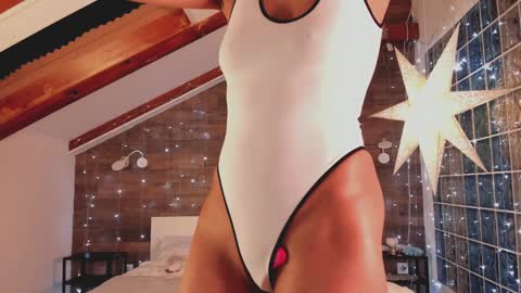 Snapshot of azaliaswallows chatting on 27, 1, 2025 azaliaswallows online show from 27, 1, 2025