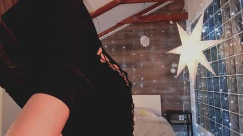 Snapshot of azaliaswallows chatting on 15, 2, 2025 azaliaswallows online show from 15, 2, 2025