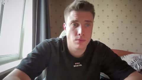 Snapshot of azazelmax chatting on 4, 10, 2025 azazelmax online show from 4, 10, 2025