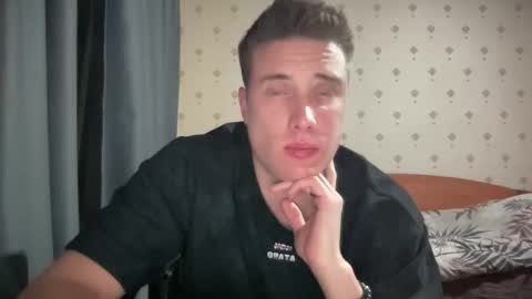 Snapshot of azazelmax chatting on 4, 10, 2025 azazelmax online show from 4, 10, 2025