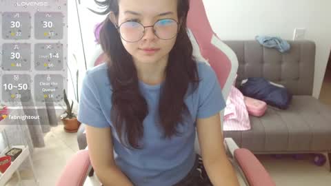 Snapshot of azu_chan chatting on 25, 4, 2026 Azu online show from 25, 4, 2026