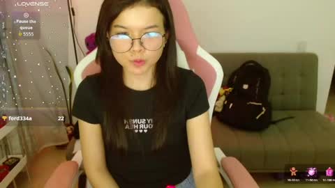 Snapshot of azu_chan chatting on 5, 5, 2026 Azu online show from 5, 5, 2026