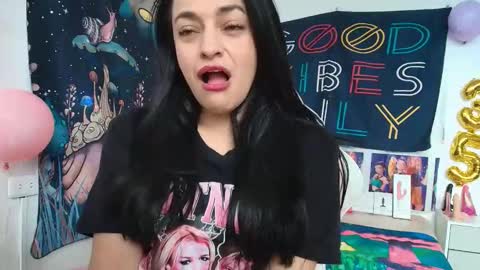 Azucena R online show from 15, 5, 2026