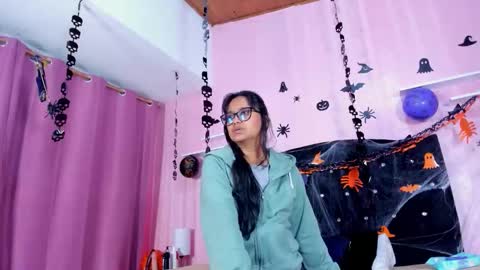 Snapshot of azul_moon chatting on 19, 10, 2025 azul_moon online show from 19, 10, 2025