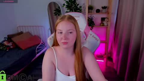 Snapshot of b_e_l_l_a_trix chatting on 15, 1, 2026 Bella online show from 15, 1, 2026