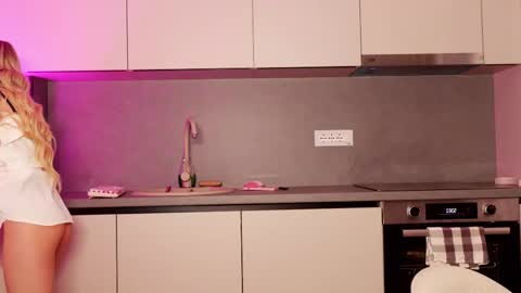 Snapshot of baaaybeee chatting on 4, 12, 2025 Alessia online show from 4, 12, 2025