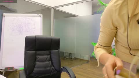 Olivia and Lexi online show from 6, 3, 2025