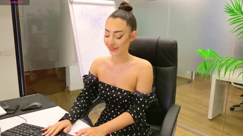 Olivia and Lexi online show from 7, 3, 2025