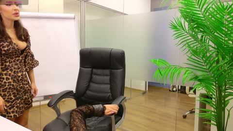 Olivia and Lexi online show from 10, 3, 2025