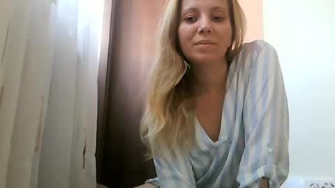Snapshot of baby_blondee chatting on 28, 10, 2025 Baby Blonde online show from 28, 10, 2025