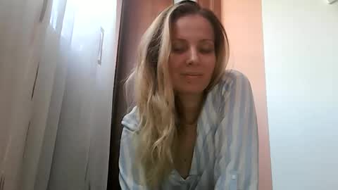 Snapshot of baby_blondee chatting on 31, 10, 2025 Baby Blonde online show from 31, 10, 2025