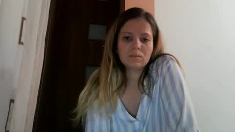 Snapshot of baby_blondee chatting on 13, 12, 2025 Baby Blonde online show from 13, 12, 2025