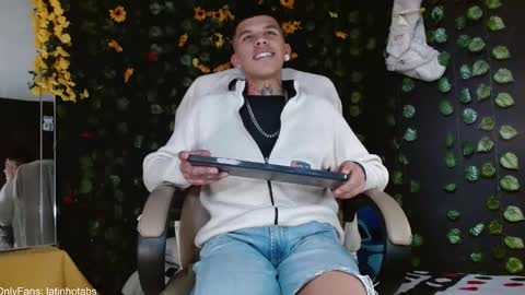 Snapshot of baby_gio chatting on 22, 12, 2024 OF GxoXabs online show from 22, 12, 2024