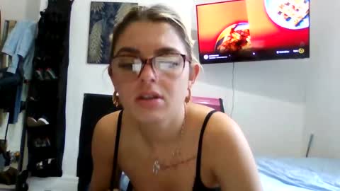 Snapshot of baby_girls2224 chatting on 9, 2, 2026 baby_girls2224 online show from 9, 2, 2026