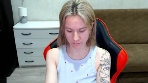 baby_kitte online show from 5, 11, 2025