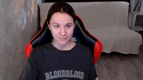 baby_kitte online show from 2, 12, 2025