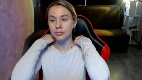 baby_kitte online show from 6, 4, 2026