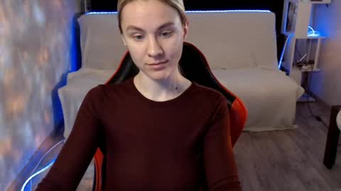 baby_kitte online show from 13, 4, 2026