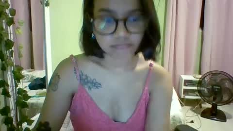 Snapshot of babybeelee chatting on 19, 12, 2025 babybeelee online show from 19, 12, 2025