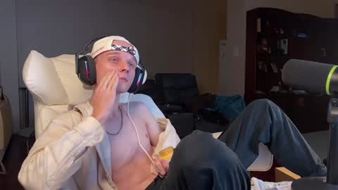 Snapshot of babyfacenorth chatting on 13, 12, 2024 Big cock boy online show from 13, 12, 2024