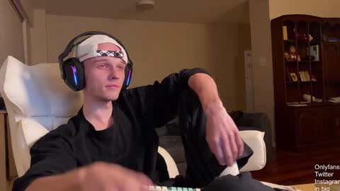Snapshot of babyfacenorth chatting on 19, 12, 2024 Big cock boy online show from 19, 12, 2024