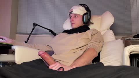 Snapshot of babyfacenorth chatting on 2, 2, 2025 Big cock boy online show from 2, 2, 2025