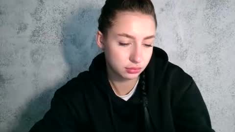 Snapshot of babyfoxie18 chatting on 4, 10, 2025 Roxie online show from 4, 10, 2025