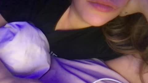 Snapshot of babyhoney333 chatting on 23, 12, 2025 babyhoney333 online show from 23, 12, 2025