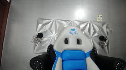 Snapshot of babyschoolgiirl chatting on 24, 10, 2025 Xime Lions online show from 24, 10, 2025