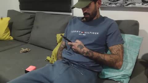 BadCouple  online show from 25, 10, 2025