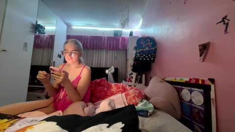 baddieprettypussy online show from 14, 4, 2026